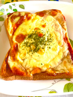 A picture of Easy Tasty Ham Pizza Toast.