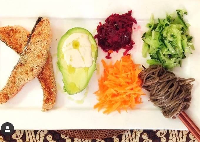 Sesame seared salmon, Tahini avocado and shred salad