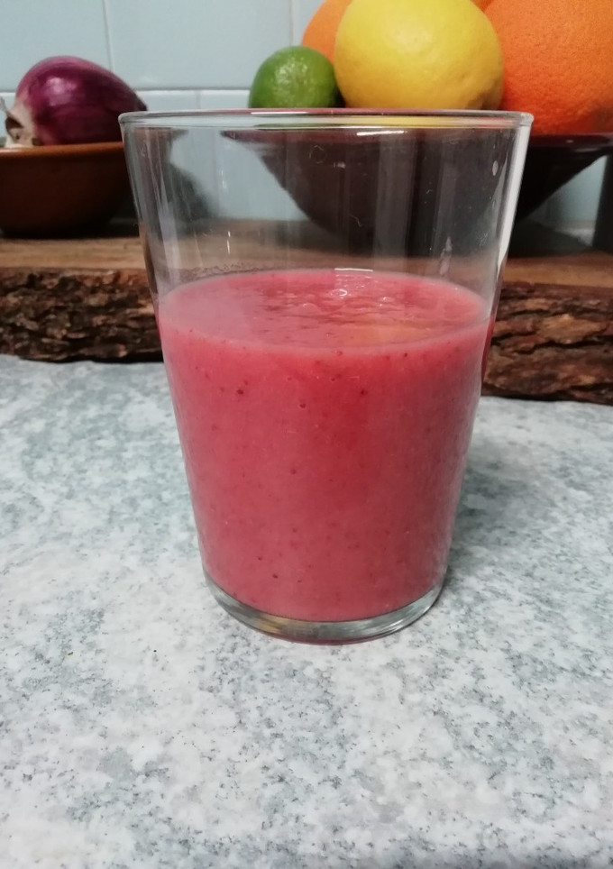 Una foto de Smoothie fresas + pomelo + pepino