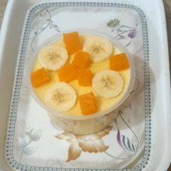 A picture of Vanilla custard 🍮 🍌 🍌🍊.
