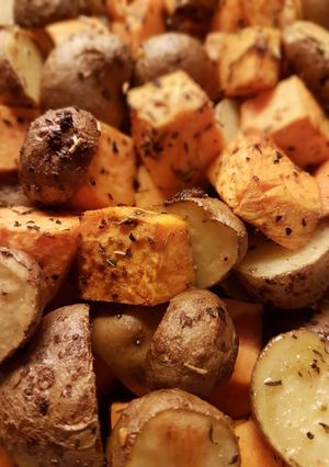 Una foto de Horneado de Papas y Batatas