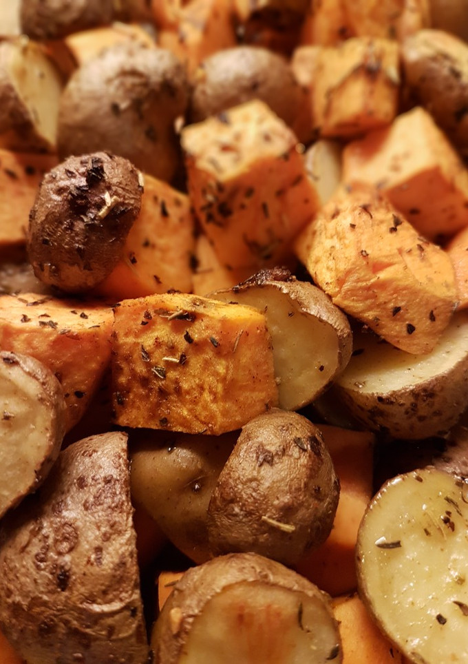 Una foto de Horneado de Papas y Batatas