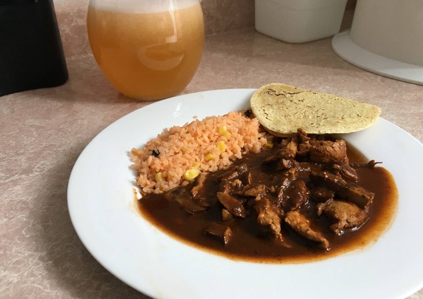 Champiñones con Pollo en Chile Pasilla