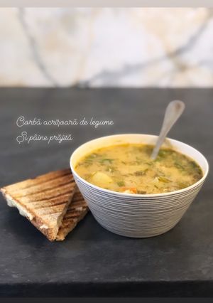 O poză a rețetei Ciorbă acrișoară de legume.