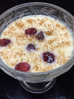 Una foto de Gelatina de kéfir y frutos rojos