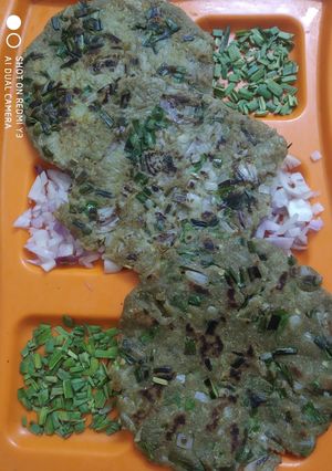 बाजरे की रोटी(Bajre ki roti recipe in Hindi) रेसिपी मुख्य फोटो
