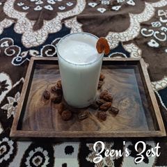 A picture of Munakka Lassi.