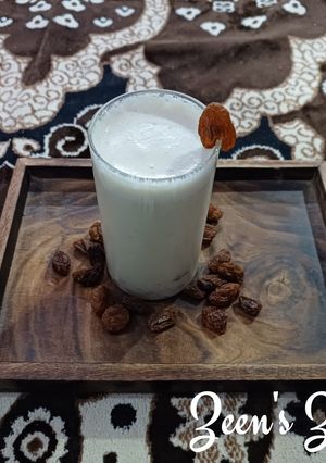 A picture of Munakka Lassi.