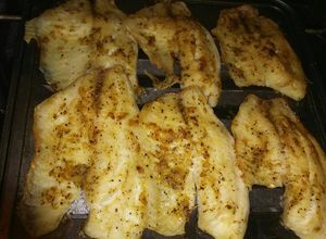 Una foto de Pescado tilapia al horno en ajo