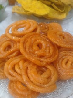 જલેબી(Jalebi Recipe in Gujarati) રેસીપી મુખ્ય ફોટો