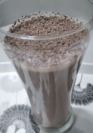 बनाना चॉकलेट शेक (banana chocolate shake recipe in Hindi) रेसिपी मुख्य फोटो