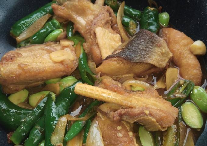 Resep Tumis Ikan Asin Cucut Petai Oleh Yuniar Samsi - Cookpad