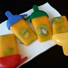 A picture of Mango-Kiwi Popsicles.