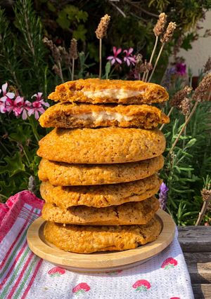 Una foto de Carrot cake cookies🥕🐰