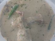 A picture of white chicken korma