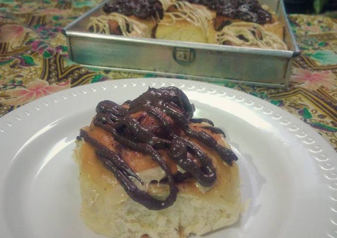 Resep Cinnamon Roll with Ovomaltine&Tiramisu on top oleh Qothrunnadaida