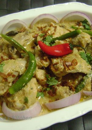 A picture of Murgir Korma (Chicken Curry).