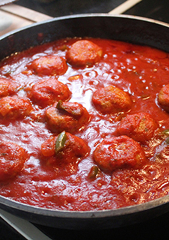 Una foto de Albóndigas con tomate