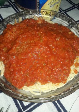 Una foto de ¡Fideos con salsa simple!- sin carne