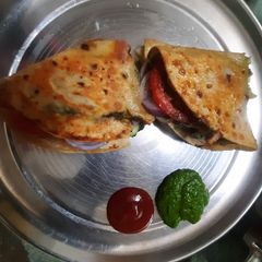 રોટી સેન્ડવિચ A picture of રોટી સેન્ડવિચ.