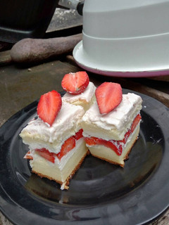 Foto resep STRAWBERY SHORTCAKE with VANILLA OGURA CAKE base by tintinrayner