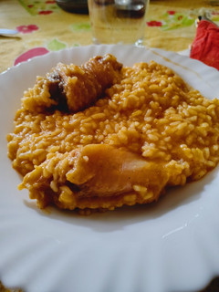 Una foto de Arroz meloso con pollo 🍚🐓