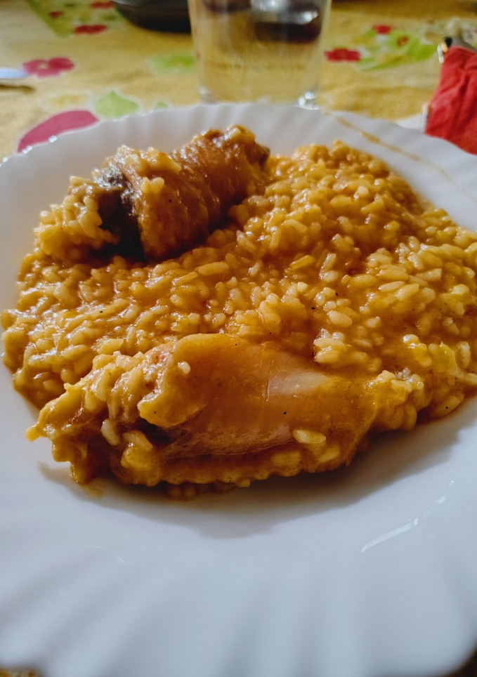 Una foto de Arroz meloso con pollo 🍚🐓