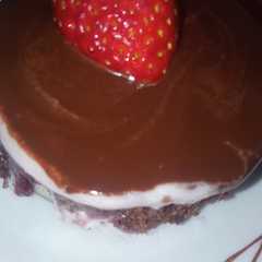 Foto di Mini Cheesecake Pan di Fragole e Cioccolato fondente al cucchiaio