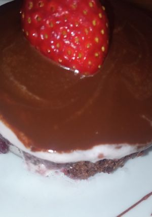 Foto di Mini Cheesecake Pan di Fragole e Cioccolato fondente al cucchiaio
