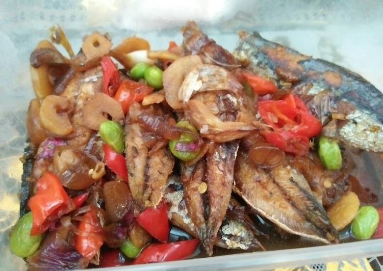 Langkah Mudah untuk Membuat Ikan cue sambal cabe merah Anti Gagal