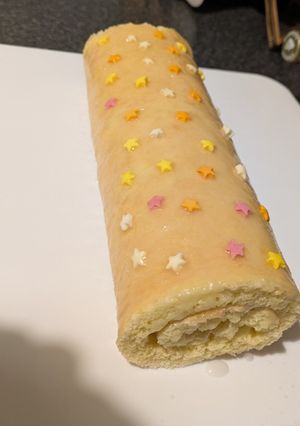 A picture of Lemon curd Swiss roll.