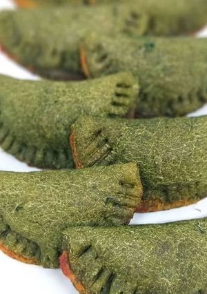 Una foto de Empanadas con masa de espinaca y harina integral
