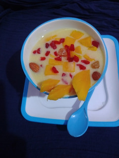 मैंगो फ्रूट कस्टर्ड (mango fruit custard recipe in Hindi) रेसिपी मुख्य फोटो