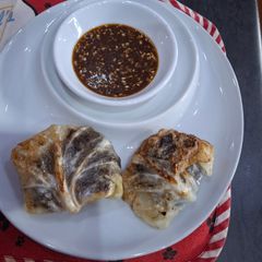 A picture of Mushroom Cabbage Dumplings.
