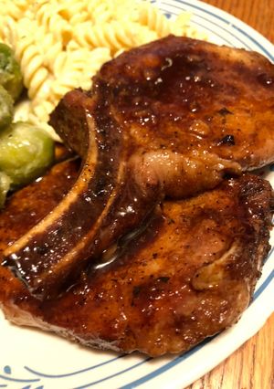 A picture of Easy Glazed Pork Chops.