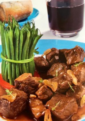 Foto principal de Daditos de ternera con judías verdes salteadas al ajo