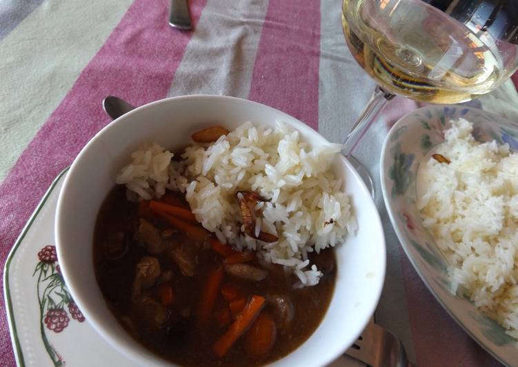 Pollo con almendras macerado con salsa Teriyaki