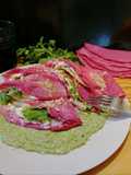 Crepes alla rapa rossa con stracchino, rucola e mandorle