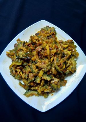সিমের বিচি দিয়ে করল্লা ভাজি রেসিপির প্রধান ছবি
