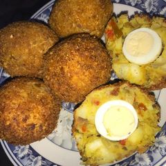 A picture of Yam egg rolls.