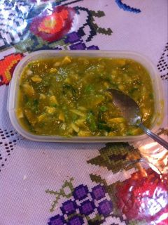 Una foto de Salsa verde con aguacate