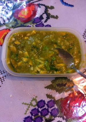 Una foto de Salsa verde con aguacate