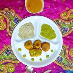 A picture of Masala dosa vada.