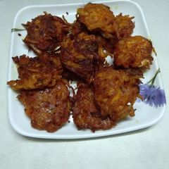 A picture of Yellow peas onion fritters.