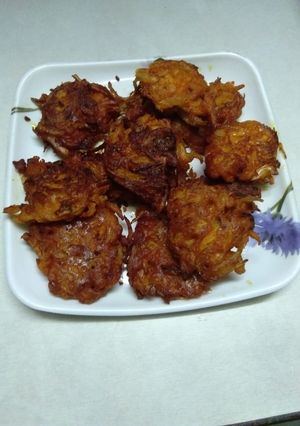 A picture of Yellow peas onion fritters.
