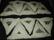 Una foto de masa de fatay harina leudante