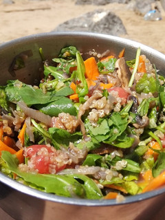 Una foto de Ensalada de quinoa fresquita