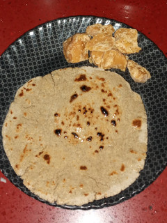 बाजरे की रोटी (Bajre ki roti recipe in hindi) रेसिपी मुख्य फोटो