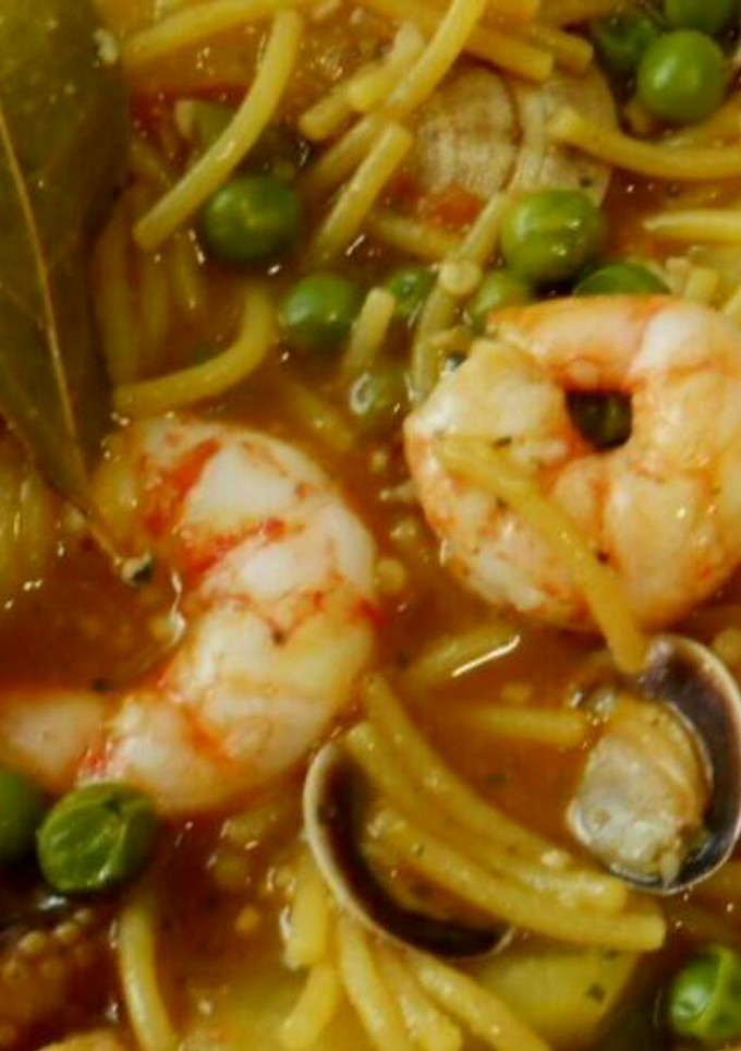 Una foto de Cazuela de fideos (con pescado y marisco)