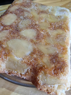 Una foto de Torta de manzana invertida
